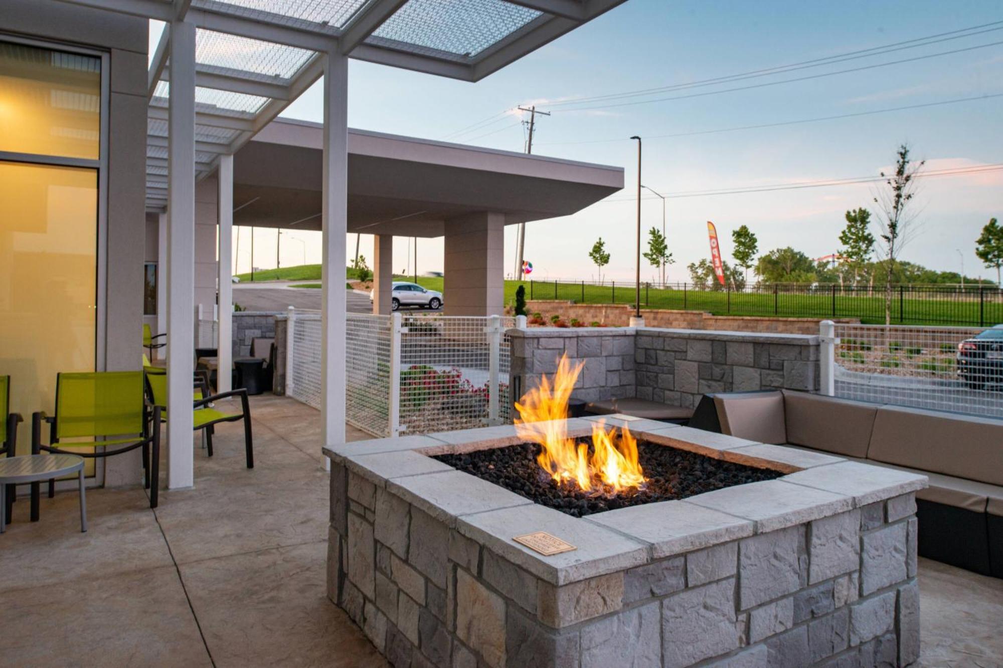 Springhill Suites By Marriott Kansas City Northeast Екстериор снимка